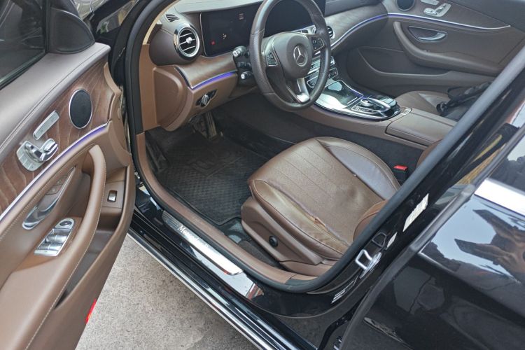 奔驰E级 2017款 E 300 L 豪华型中控内饰7003