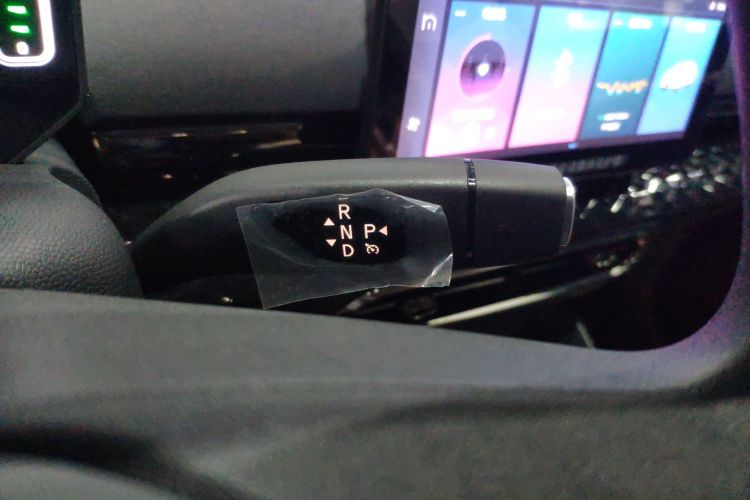 江淮钇为 钇为3 2024款 挚爱版 330km Lite中控内饰18