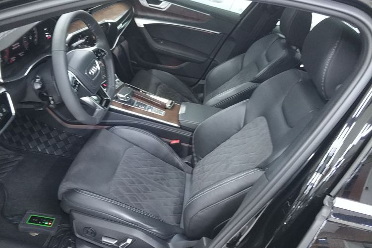 奥迪A6L 2023款 55 TFSI quattro 尊享动感型中控内饰19