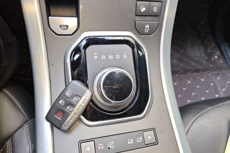 路虎 揽胜极光 2018款 240PS SE 智耀版中控内饰18