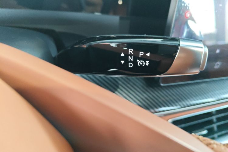 哪吒汽车 哪吒L 2024款 增程 220 闪充版局部细节18