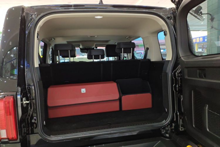 坦克300 2024款 2.0T 征服者机舱底盘23