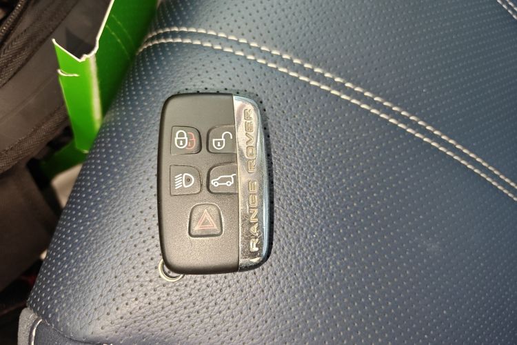 路虎 揽胜星脉 2018款 P250 S中控内饰7001