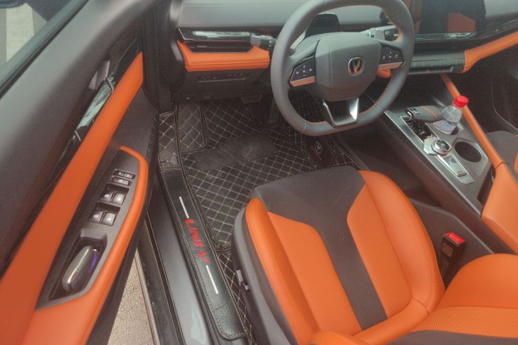 长安UNI-V 2023款 1.5T 运动版中控内饰7003