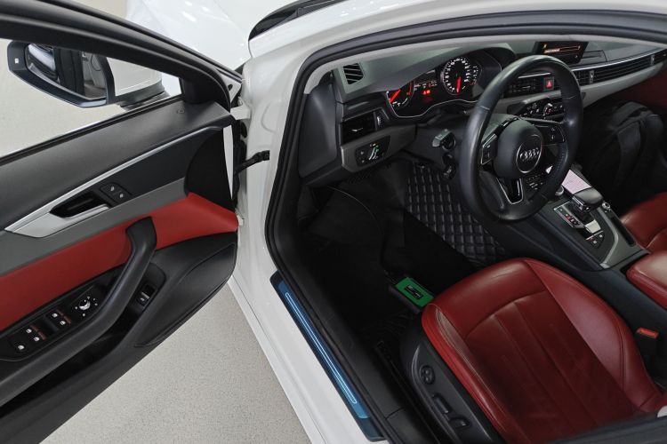 奥迪A4L 2019款 40 TFSI 进取型 国VI中控内饰7003