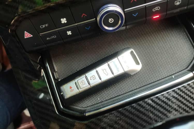 魏牌 VV7 2017款 2.0T 旗舰型中控内饰7001