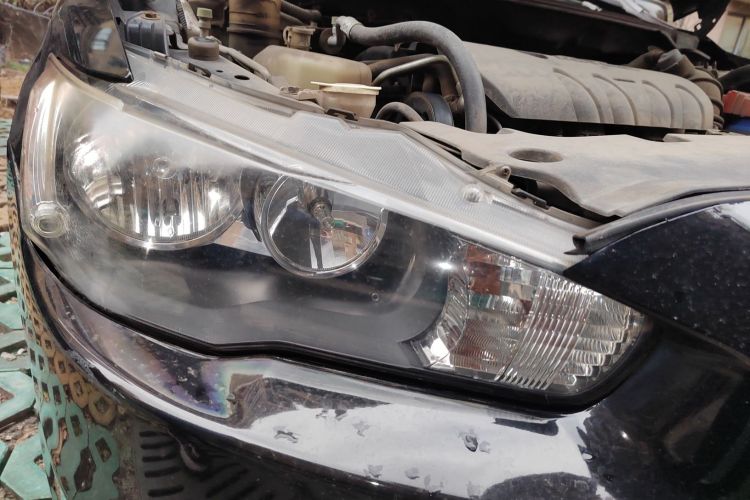 三菱 翼神 2012款 贺岁版 1.8L CVT舒适型车身外观8