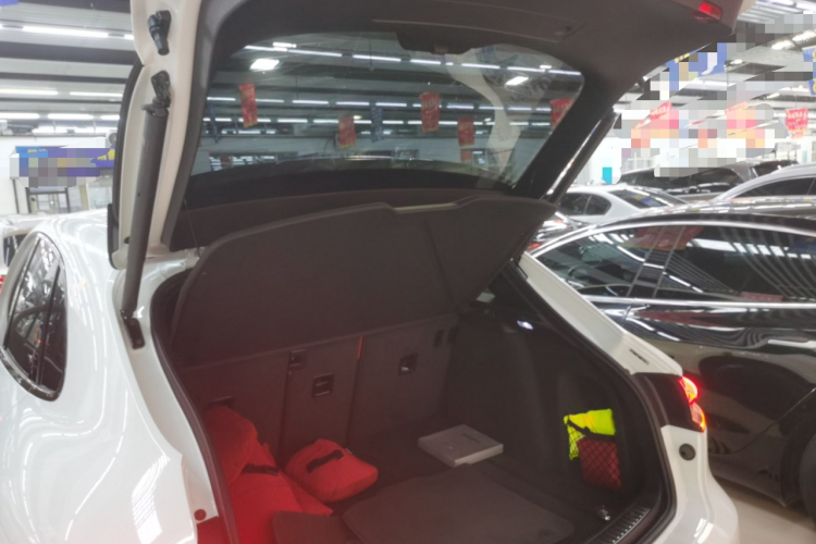 保时捷 2022款 Macan 2.0T机舱底盘23