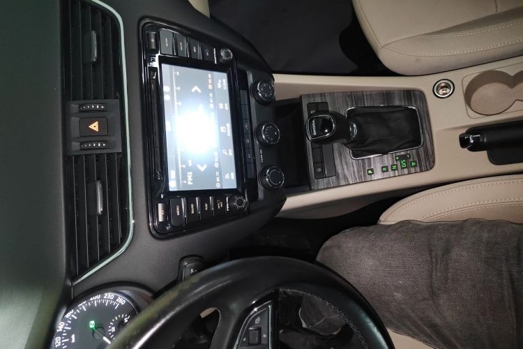 斯柯达 明锐 2016款 1.6L 自动智行版中控内饰16