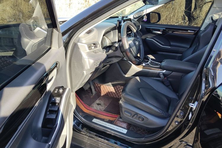 丰田 汉兰达 2023款 2.5L智能电混双擎四驱尊贵版 7座中控内饰20