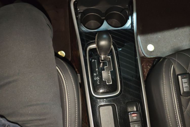 三菱 欧蓝德 2021款 改款 2.0L 两驱畅享版 5座局部细节18