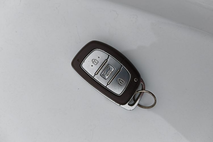 现代 领动 2018款 1.6L 自动15周年特别版中控内饰11