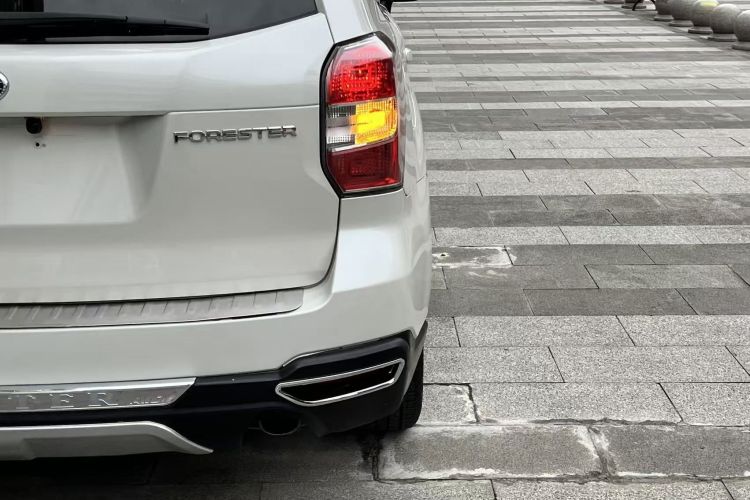 斯巴鲁 森林人 2013款 2.5i 自动豪华版车身外观9