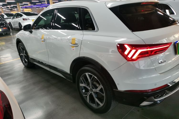 奥迪Q3 2024款 35 TFSI 时尚致雅型车身外观4