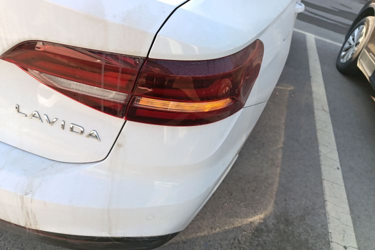 大众 朗逸 2023款 改款 1.5L 自动得逸版车身外观9