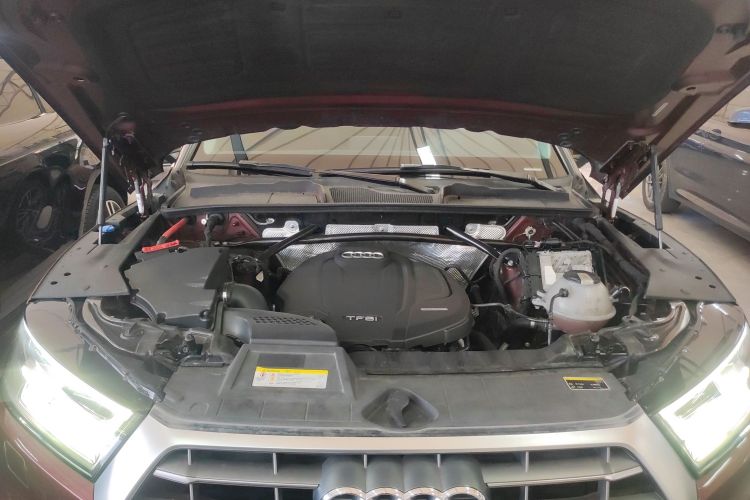 奥迪Q5L 2018款 45 TFSI 尊享时尚型 国VI机舱底盘24