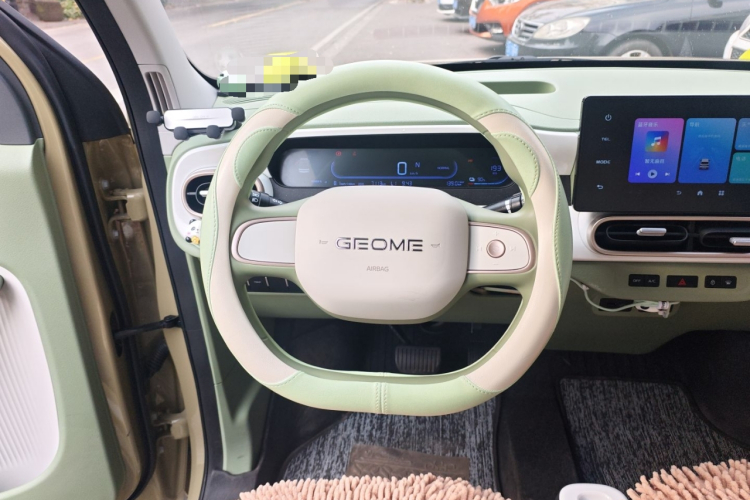 吉利银河 2025款 210km 熊猫骑士中控内饰13