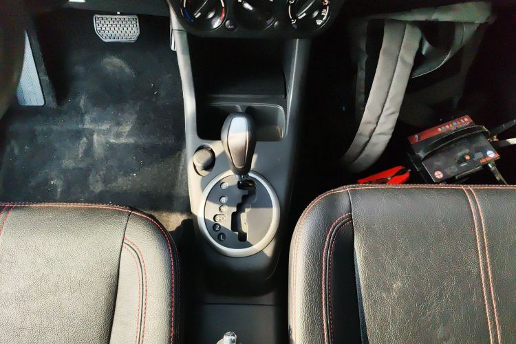 铃木 雨燕 2015款 1.5L 自动限定版局部细节18