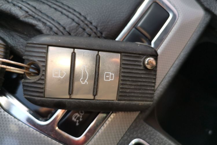 荣威RX5 2020款 20T 自动4G互联超越旗舰版中控内饰11