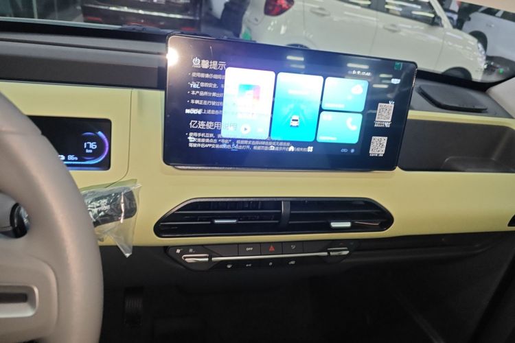 吉利银河 2024款 熊猫mini 200km 耐力熊中控内饰16