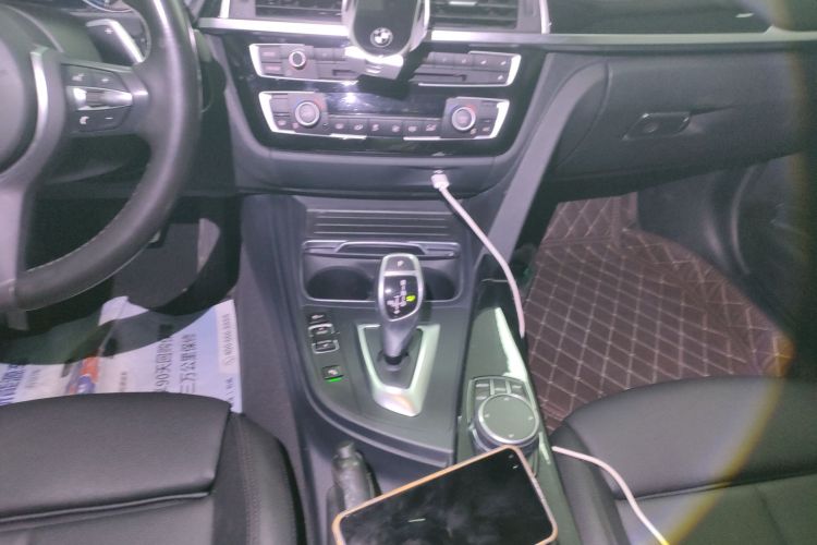 宝马3系 2019款 320Li M豪华套装中控内饰18