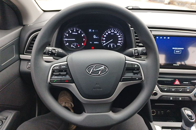 现代 领动 2018款 1.6L 自动15周年特别版中控内饰13