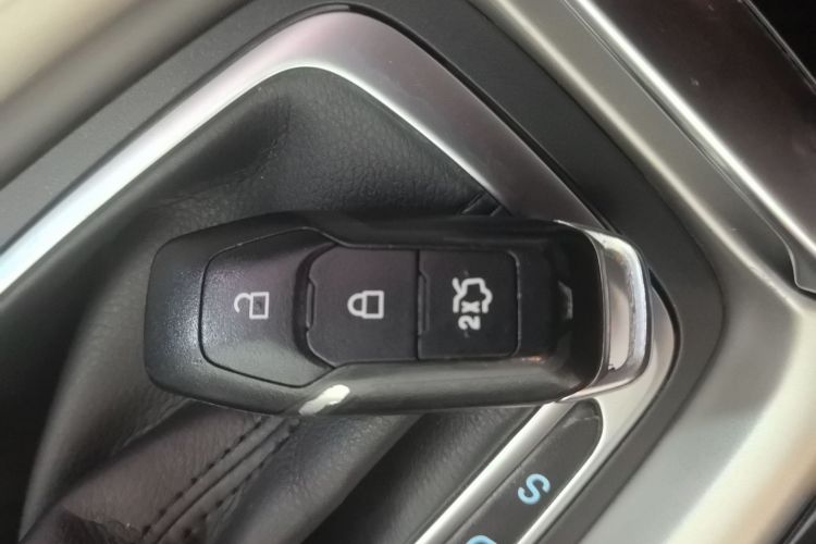 福特 蒙迪欧 2013款 2.0L GTDi200时尚型中控内饰11