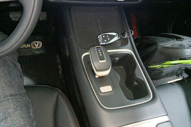 长安 逸动 2026款 第四代 1.5T 500Bar 悦享型中控内饰18