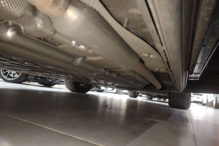 腾势D9 2024款 DM-i 980 四驱尊荣型局部细节9001