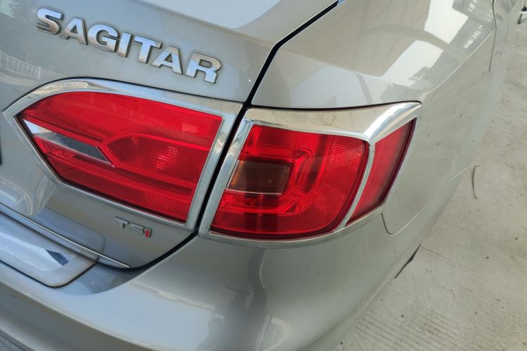 大众 速腾 2014款 改款 1.4TSI 自动豪华型车身外观9