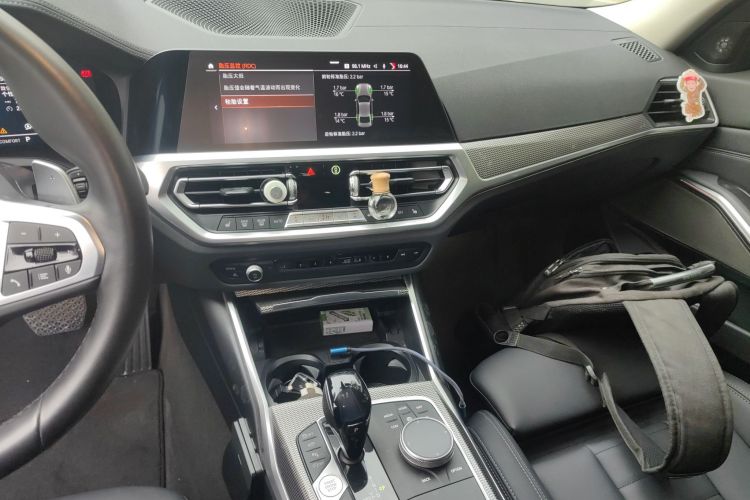 宝马3系 2020款 改款 325i M运动曜夜套装中控内饰16