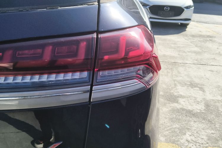 长安欧尚X7 2020款 1.5T 自动尊享型车身外观9