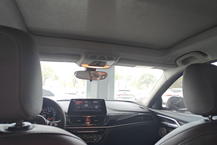 宝马1系 2021款 改款 120i M运动曜夜版中控内饰22