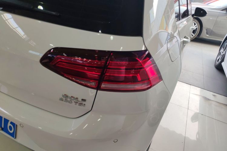 大众 高尔夫 2018款 230TSI 自动舒适型车身外观9