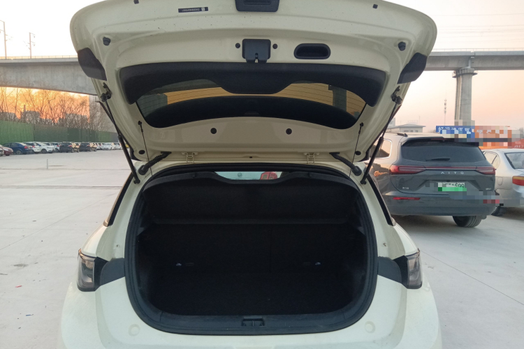 比亚迪 海豚 2025款 智驾版 410km 时尚版机舱底盘23