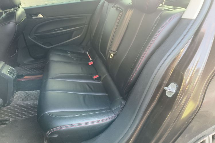 标致408 2015款 1.2T 自动豪华版中控内饰21