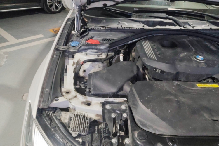 宝马3系GT 2019款 320i M运动套装局部细节9006