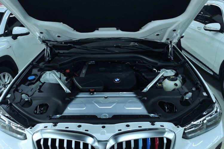 宝马X3 2022款 xDrive30i 领先型 M曜夜套装机舱底盘24