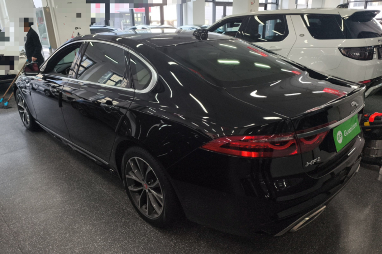 捷豹XFL 2023款 XFL 2.0T P250 两驱精英运动版车身外观4