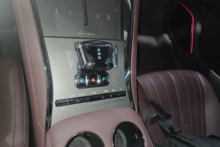 腾势Z9GT 2024款 1100四驱Ultra版局部细节18