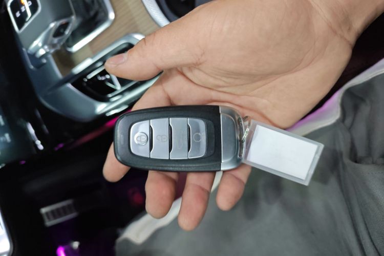 红旗E-HS9 2024款 690km 旗享版 六座中控内饰7001