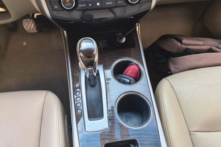 日产 天籁 2013款 2.0L XL舒适版中控内饰18