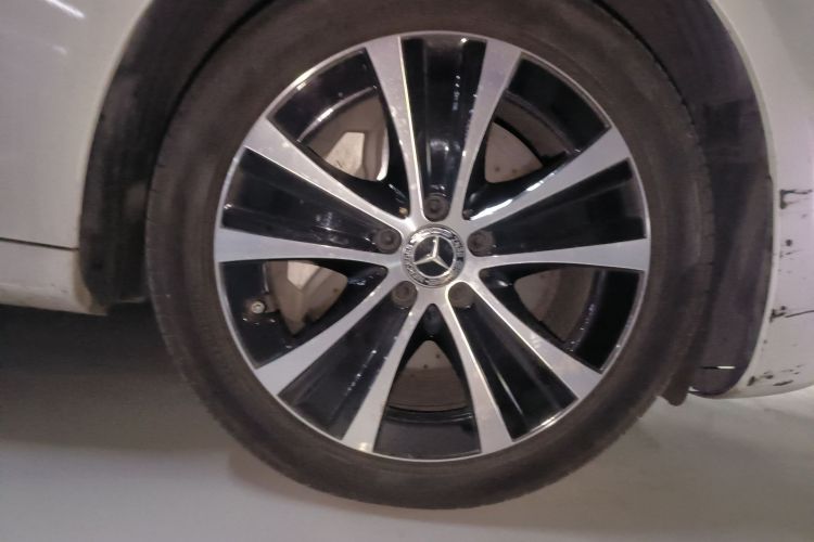 奔驰E级新能源 2021款 E 350 e L 插电式混合动力运动轿车车身外观10