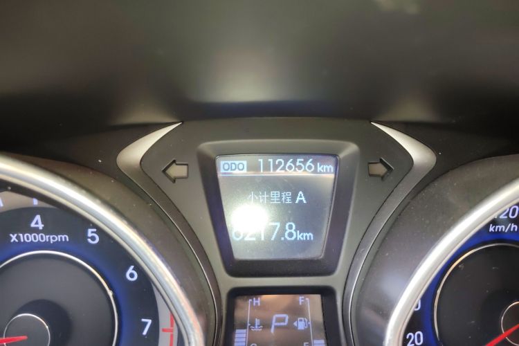 现代 朗动 2013款 1.6L 自动领先型中控内饰15