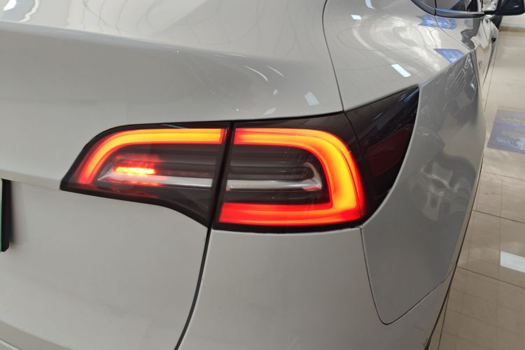 特斯拉 Model Y 2021款 长续航全轮驱动版车身外观6006