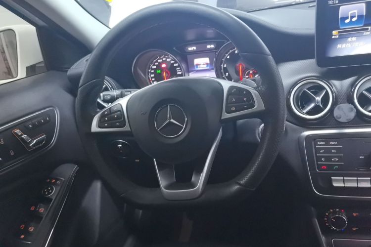 奔驰GLA 2019款 GLA 200 时尚型局部细节13