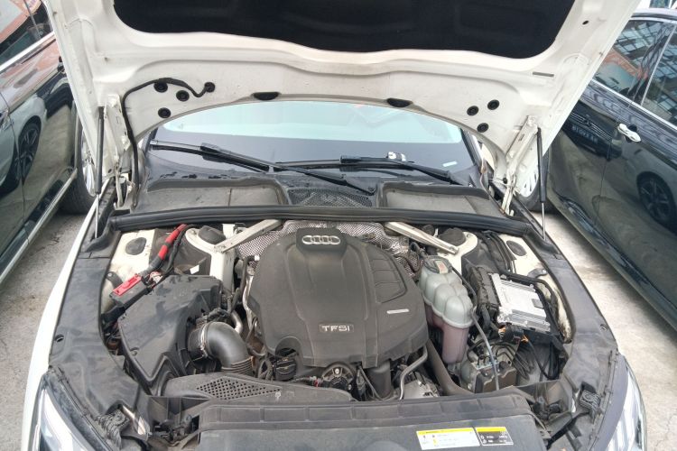 奥迪A4L 2020款 40 TFSI quattro 豪华动感型机舱底盘24