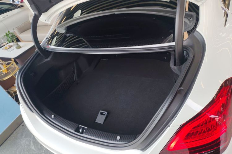 奔驰C级 2019款 C 260 L 4MATIC 运动版局部细节23