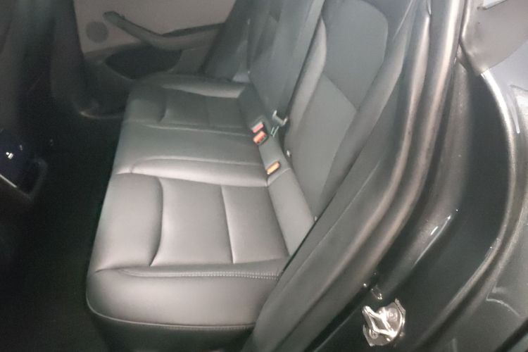 特斯拉 Model 3 2023款 后轮驱动版中控内饰7004