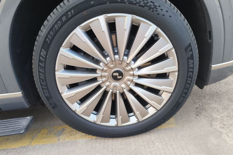 乐道L90 2025款 Max 六座版车身外观10